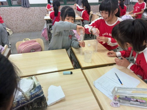 Primary 3 Students Shine with DIY Cooler Bags